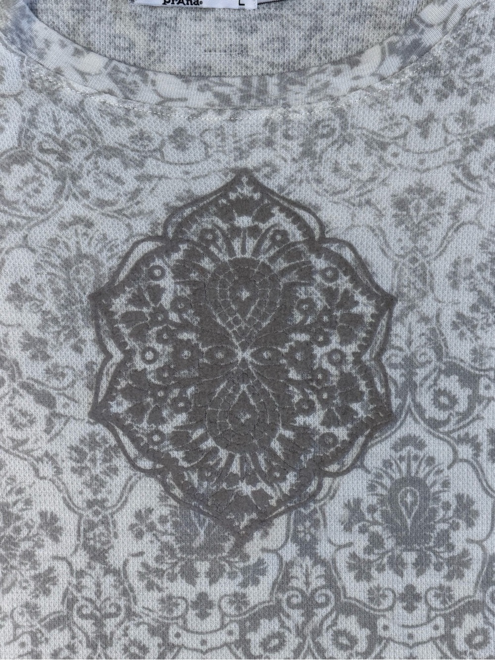 Prana Long Sleeve Medallion Damask Print Lightweight Thermal Style Top Size L - Picture 2 of 10